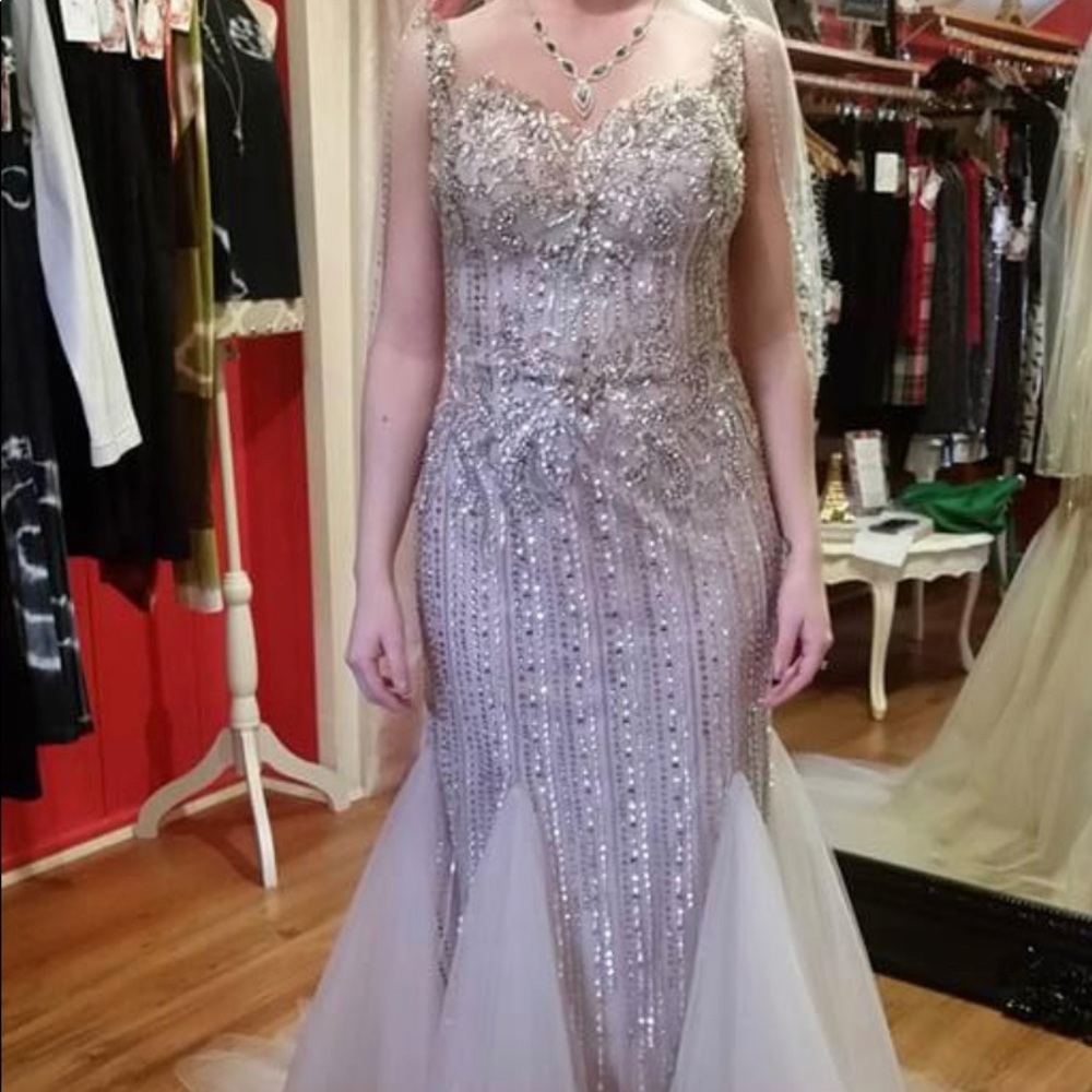 Wedding dress with alterations. Jewelled. Sewn in cups!